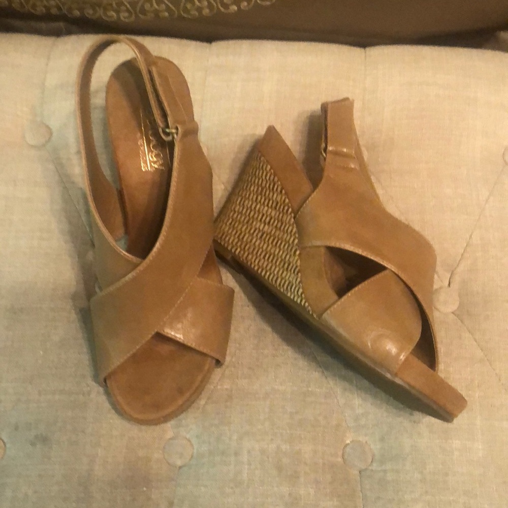 AEROLOGY by AEROSOLS Wedge Sandals in tan… super comfortable!